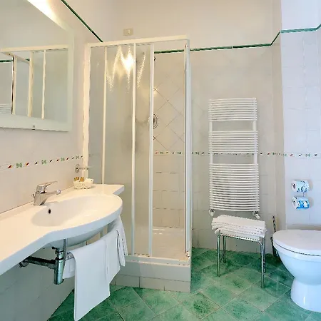 Due Torri 4* مايوري